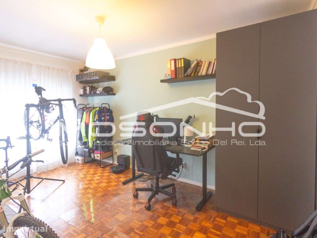 Apartamento T3, com terraço e elevador, no centro da Marinha Grande-15