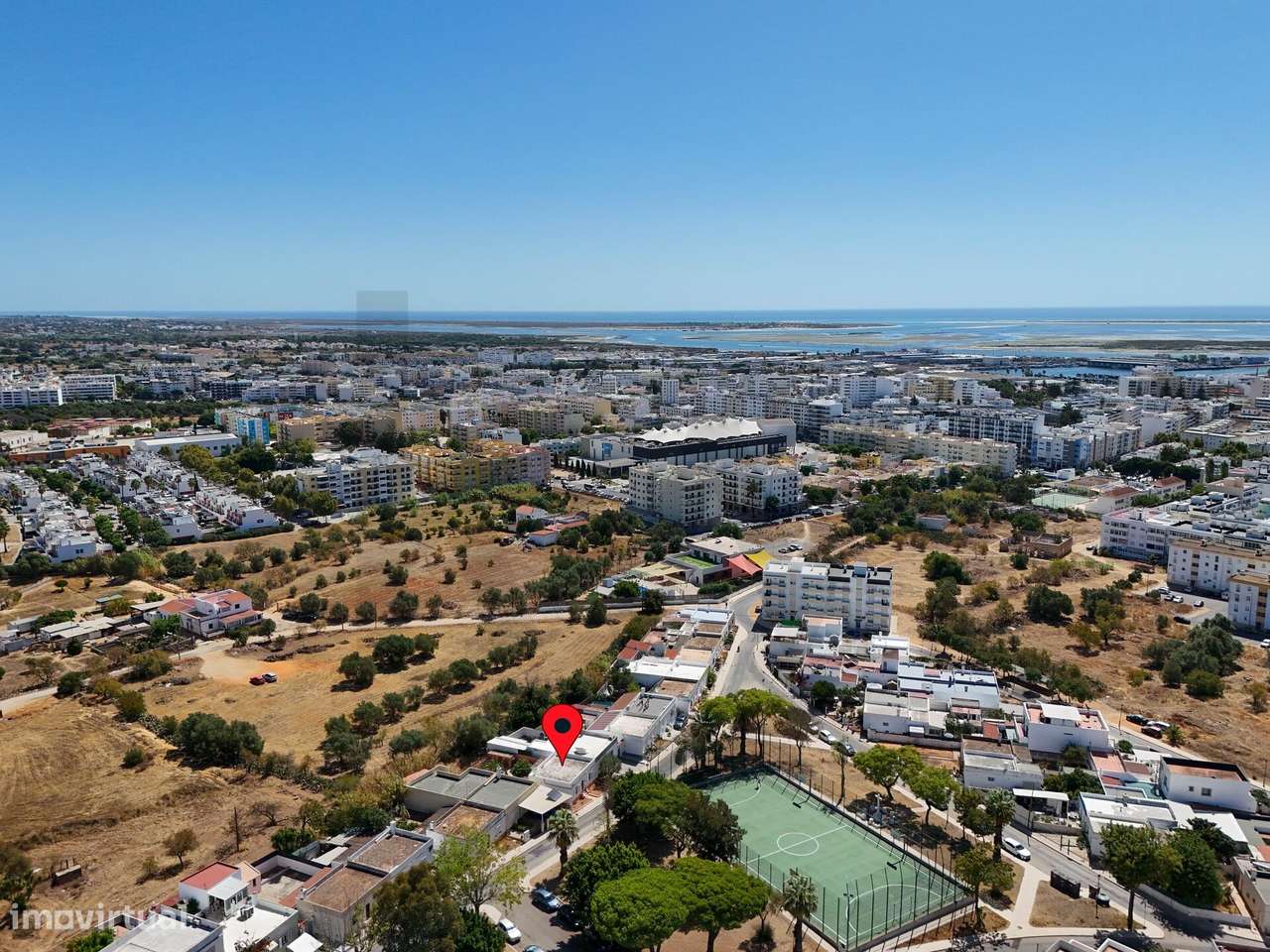 Moradia T2 com 297 m2 de Terreno, Amplo Logradouro e Rooftop | Quelfes-25
