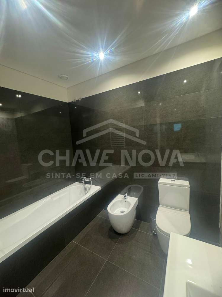 Apartamento T2 Praça das Flores, Porto-24