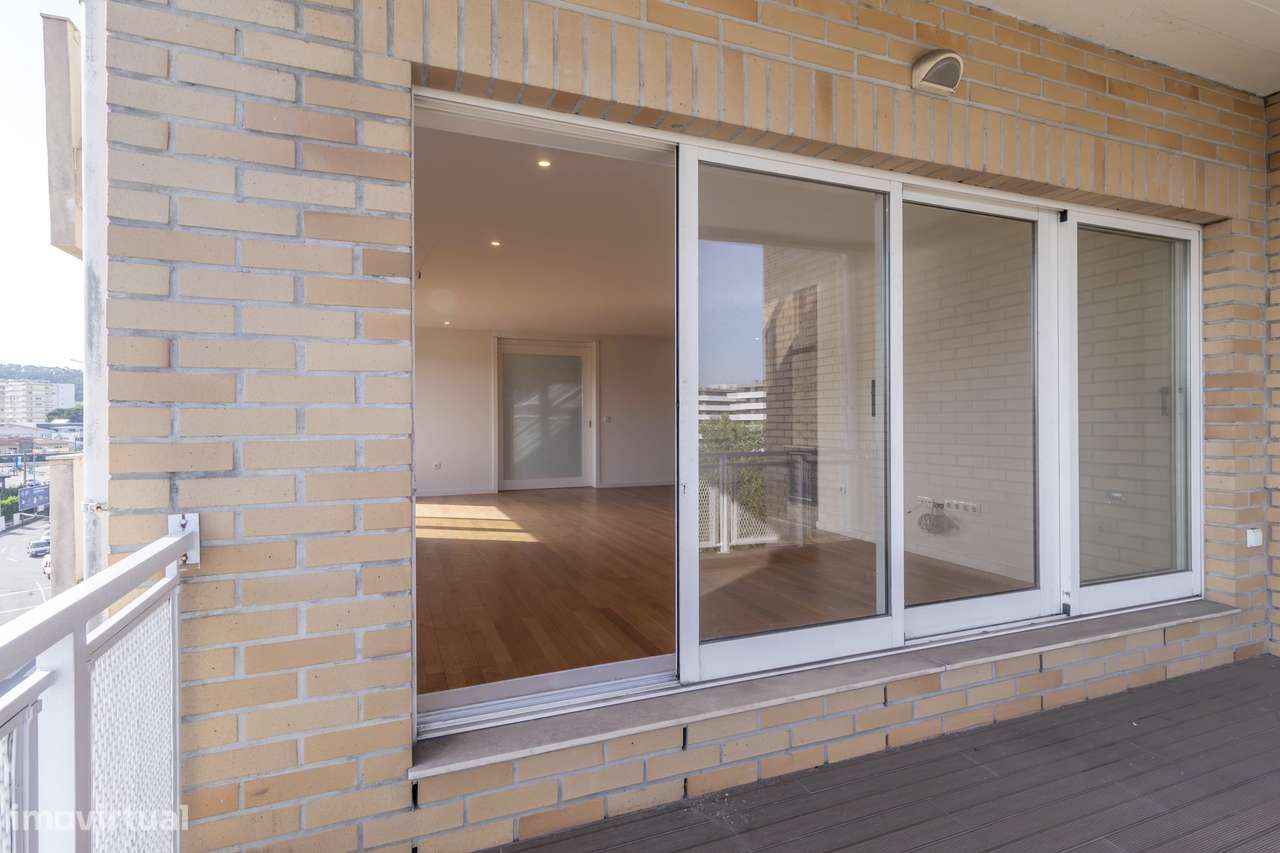 Apartamento T3, excelentes áreas 240m2 + garagem 31m2 + arrumos 4m2-11