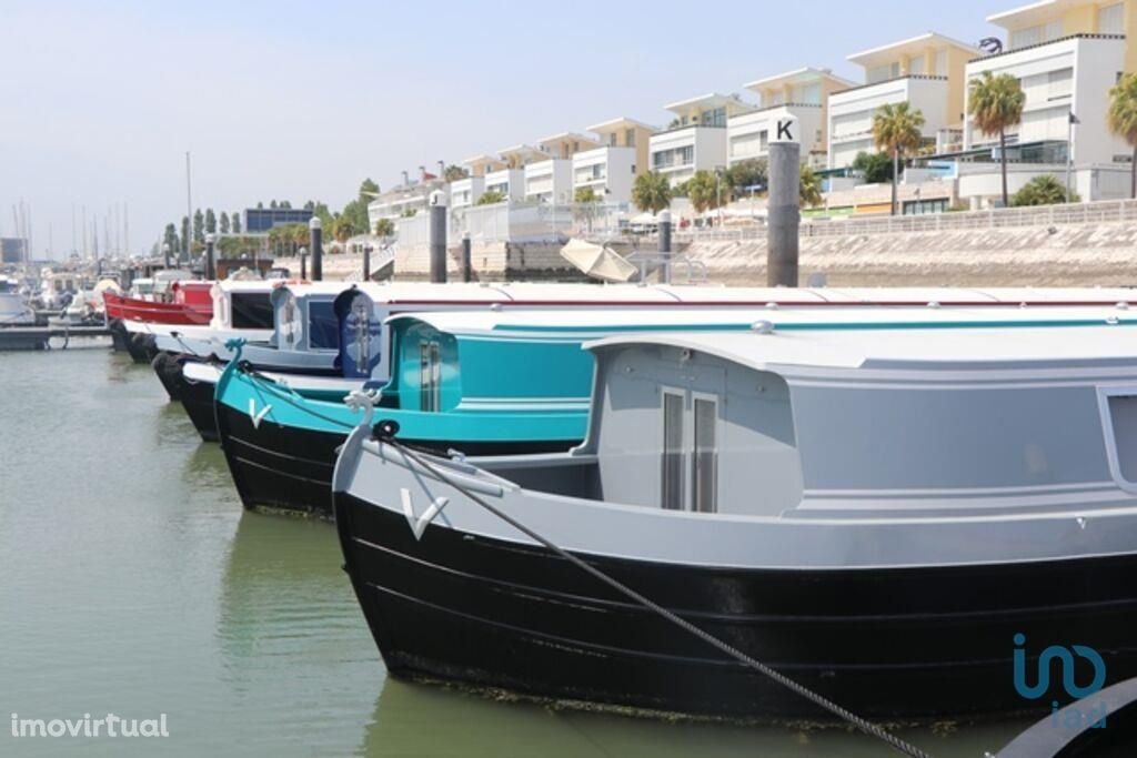 Barco / Casa Flutuante T2 em Lisboa de 68,00 m2