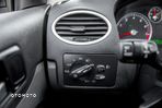 Ford Focus 2.0 16V Ghia - 21