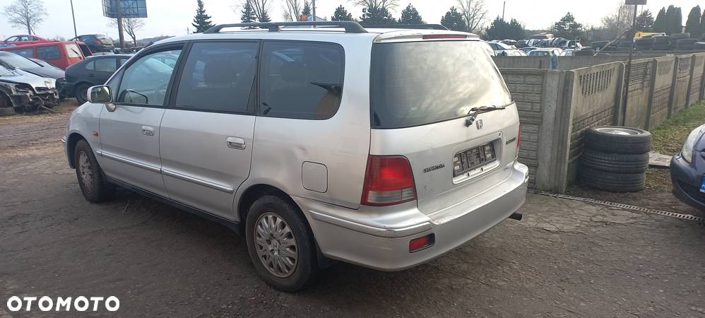 Honda Shuttle 2.3 benzyna 00r zderzak tylny - 2