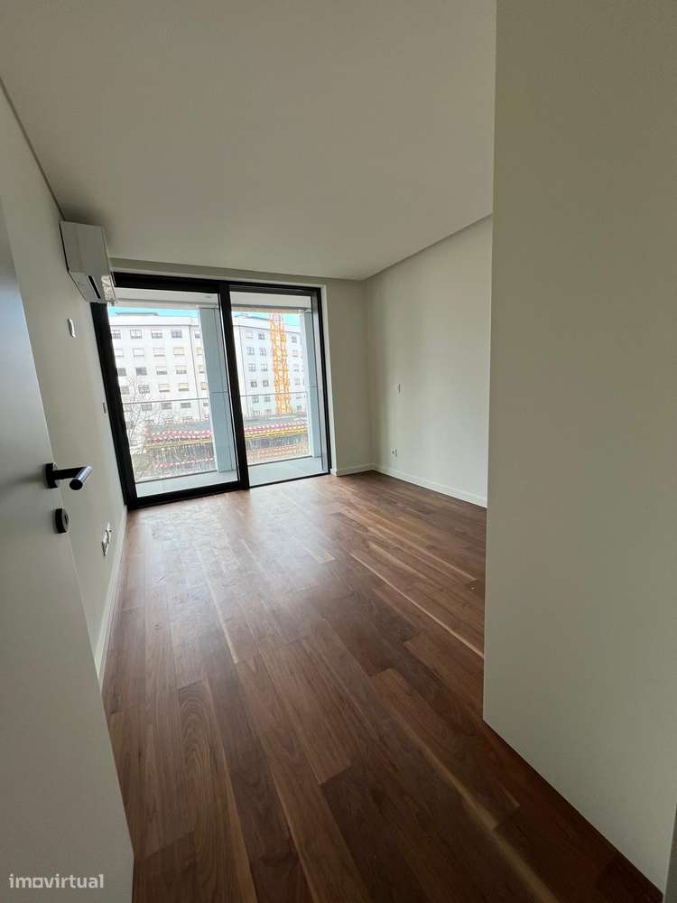 T 3 Novo V. N. Gaia  Av . República  Metro João de Deus Pronto Habitar-35