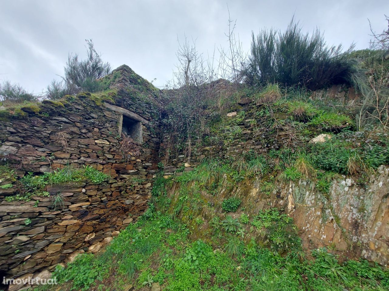 Ruina em Xisto com 72m2 e Terreno em Pai das Donas- Arganil.