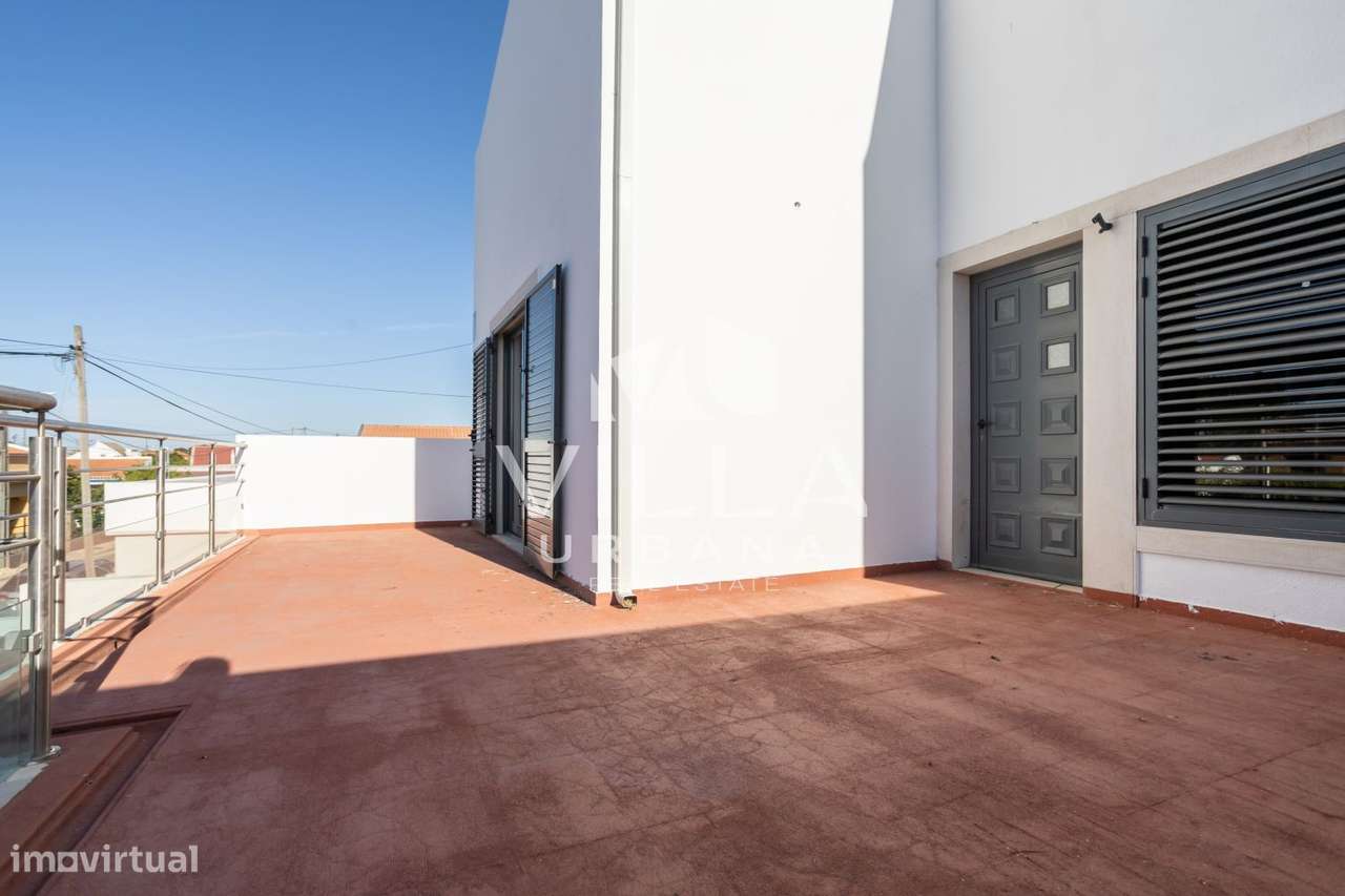 Moradia T3+1 Isolada com Jardim e Excelentes Áreas | Quinta do Anjo-50