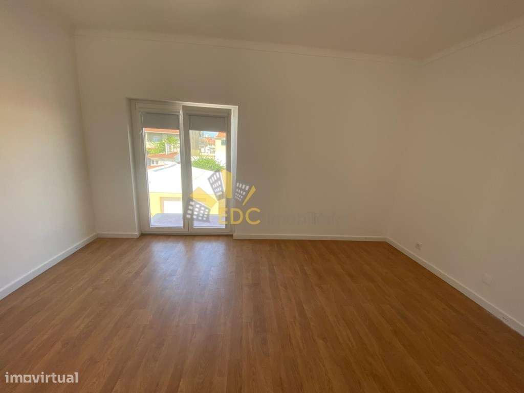 Moradia T3 - Remodelada com 2 frentes no centro de Mem Martins | Nã...-25