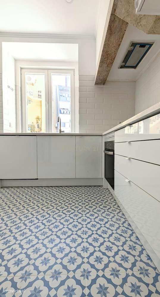 Apartamento remodelado e luminoso em Lisboa, junto a metro. - Grande imagem: 2/12