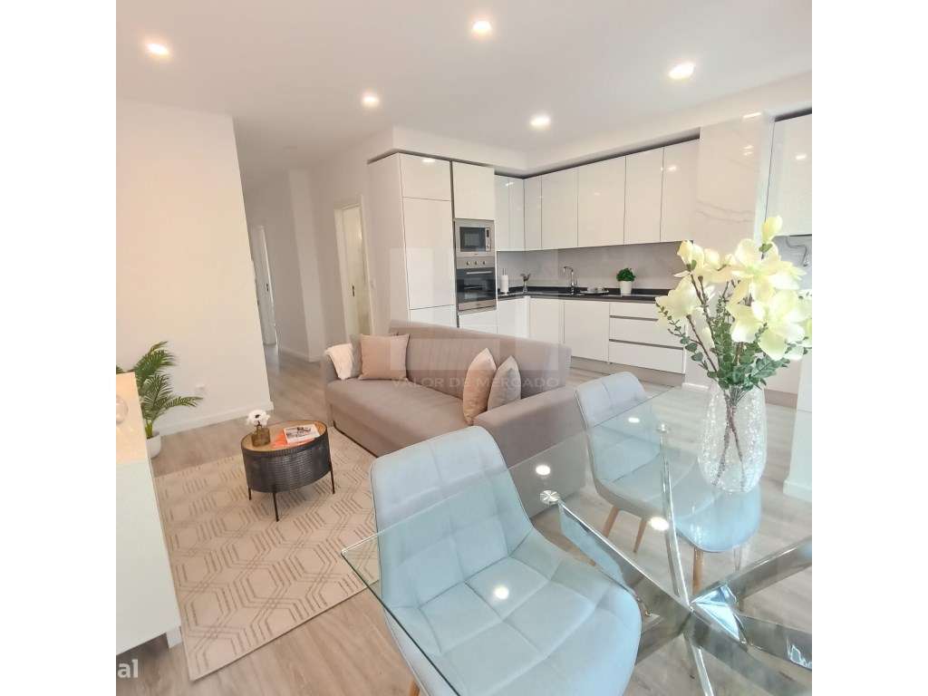 Apartamento t3 à venda na Rua João Ortigão Ramos,-13