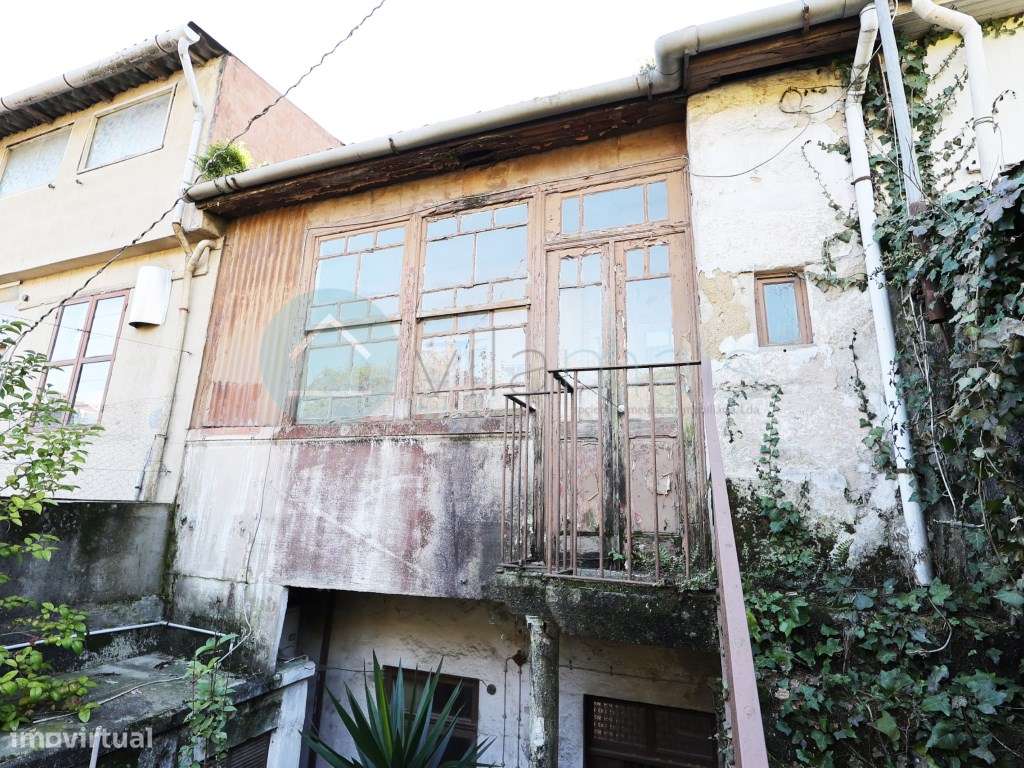 Moradia para reconstrução situada numa zona privilegiada do Porto - Grande imagem: 5/15