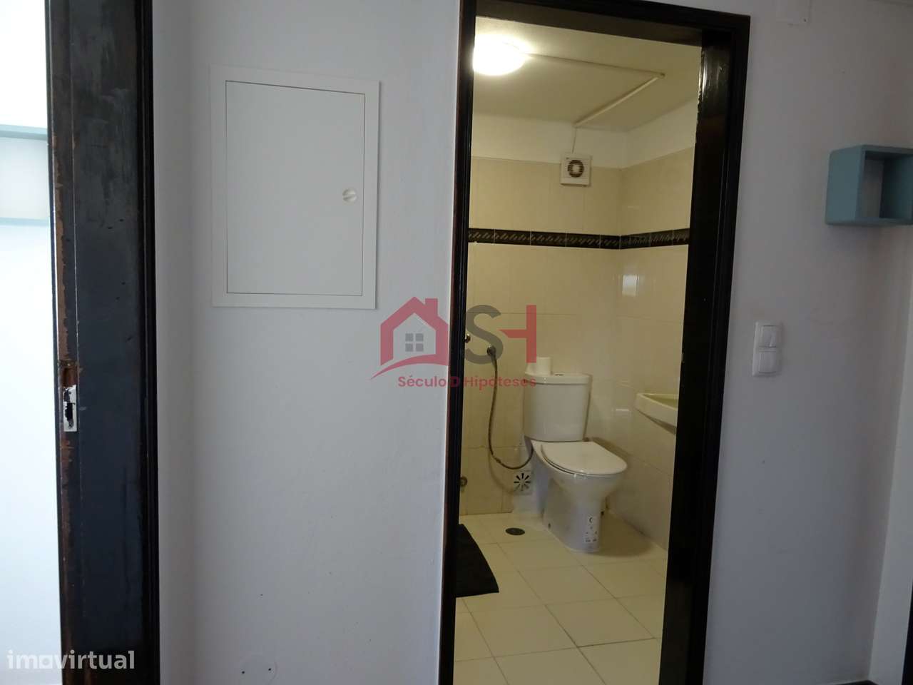 *Prédio com 2 Apartamentos + Loja + Arrecadação – Santa Cruz*-48