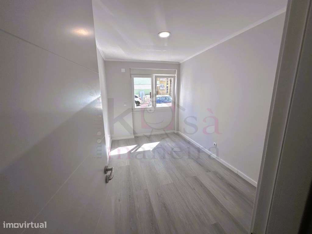 Apartamento T2 R/C em Benfica!-3