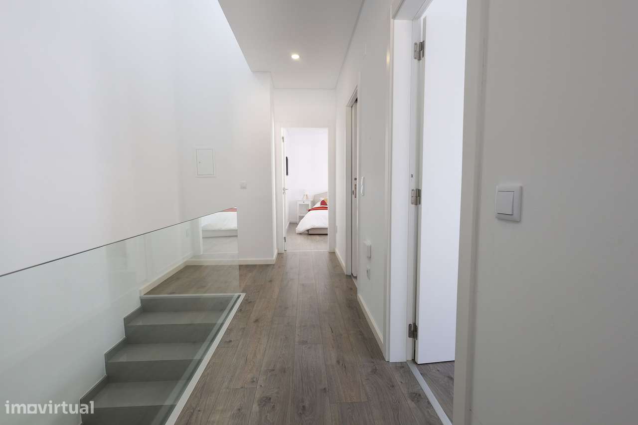 Moradia T3 com Piscina em Fernão Ferro –Totalmente Mobilada e Equipada - Grande imagem: 3/60