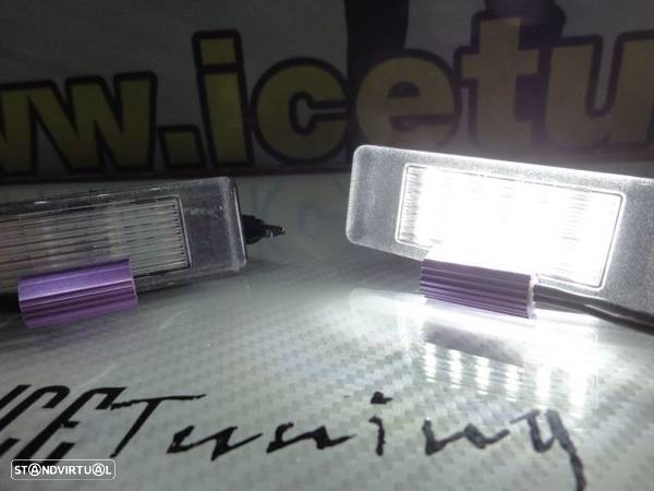 Suporte De Lâmpada De Matricula Com Led Branco Peugeot 106, 1007, 207, 308, 308 CC, 2008, 3008, 406, 407, 508, 607, 806, 4008, 5008, RCZ, Expert, Citroen Berlingo, C2, C3, C3 Pluriel, C4, C5, C6, C8, Jumpy, DS3, Nissan Pathfinder, Note, NV200, Primera, Qashqai, Juke, Pulsar, Navara, Mercedes Sprinter, Vito, Viano, - 19