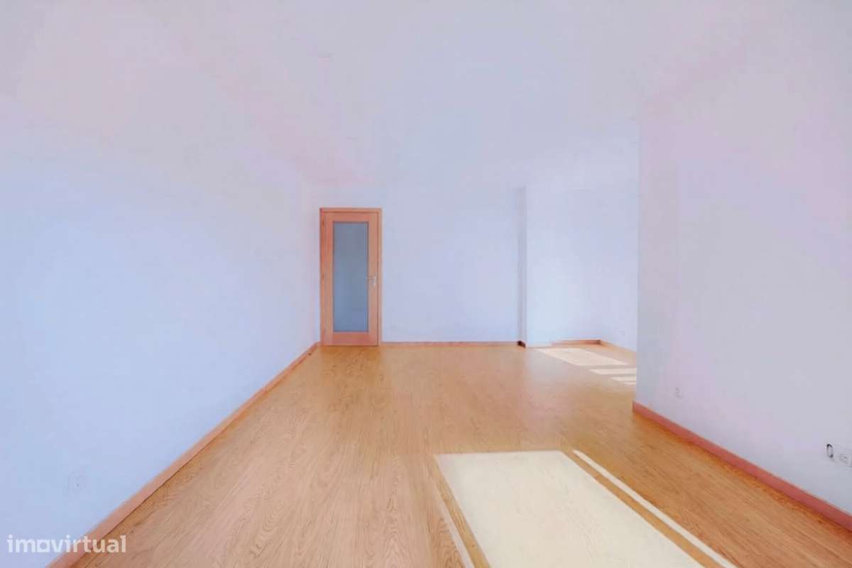 T2 Renovado Excelente Luminosidade, Varandas e Acabamentos Modernos-13
