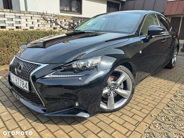 Lexus IS 300h F Impression - 1