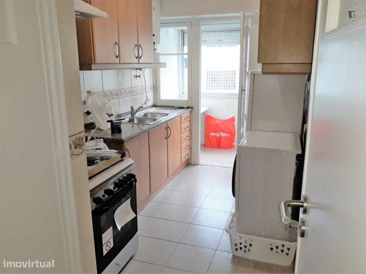 Quarto - localizado em Benfica Lisbon - Grande imagem: 5/10