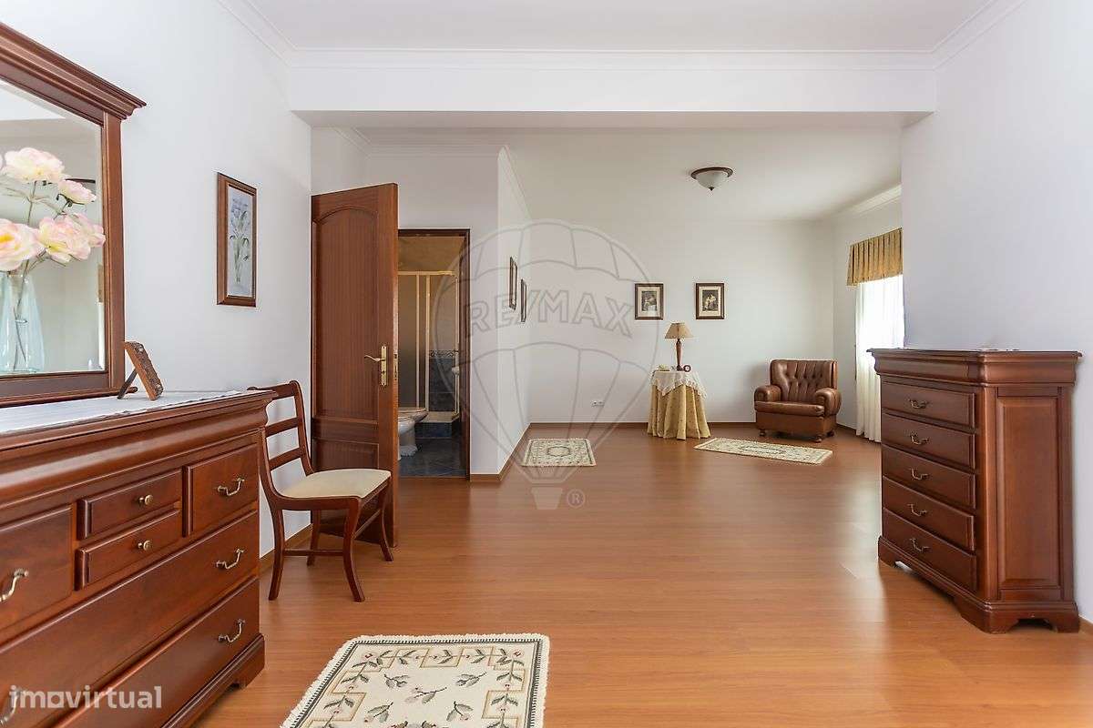 Moradia T4 para venda-8