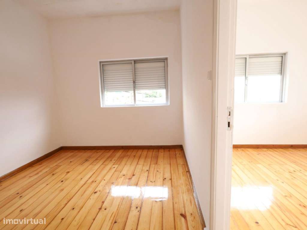 Moradia com 3 habitações independentes-10