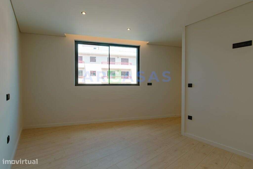 Apartamento T4 com varanda e garagem fechada em São Cosme, Gondomar-20