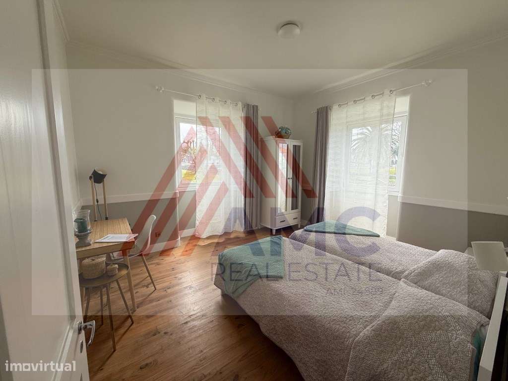 MORADIA T6 NO CENTRO DA VILA DA MADALENA-23