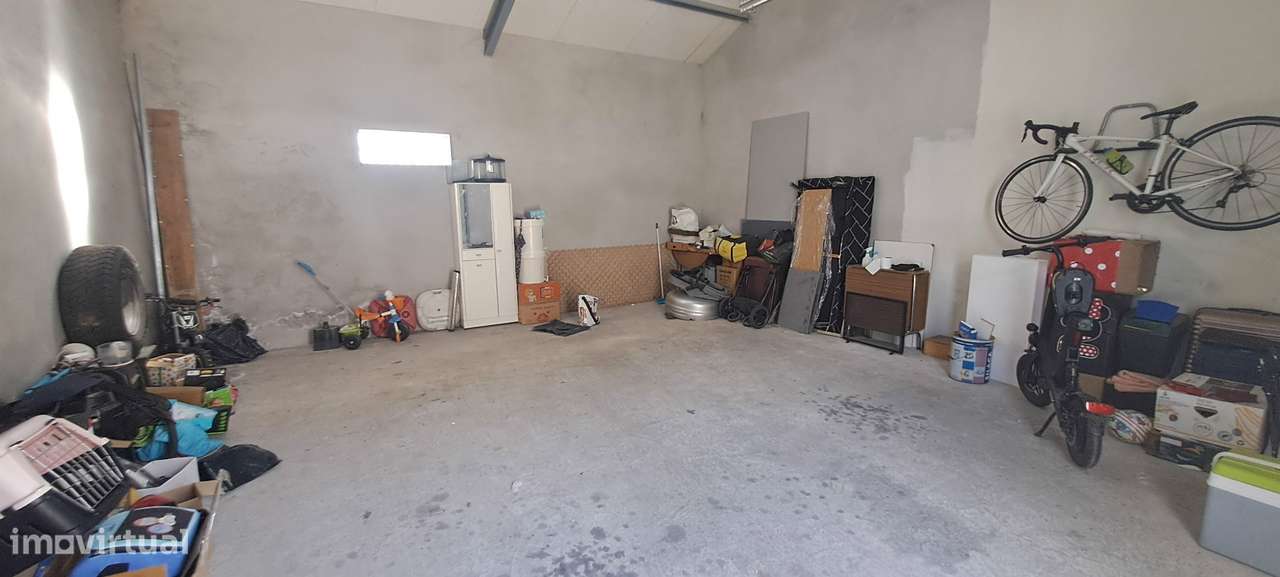 Moradia Rústica em fase de acabamento, com garagem, em Sendim-5