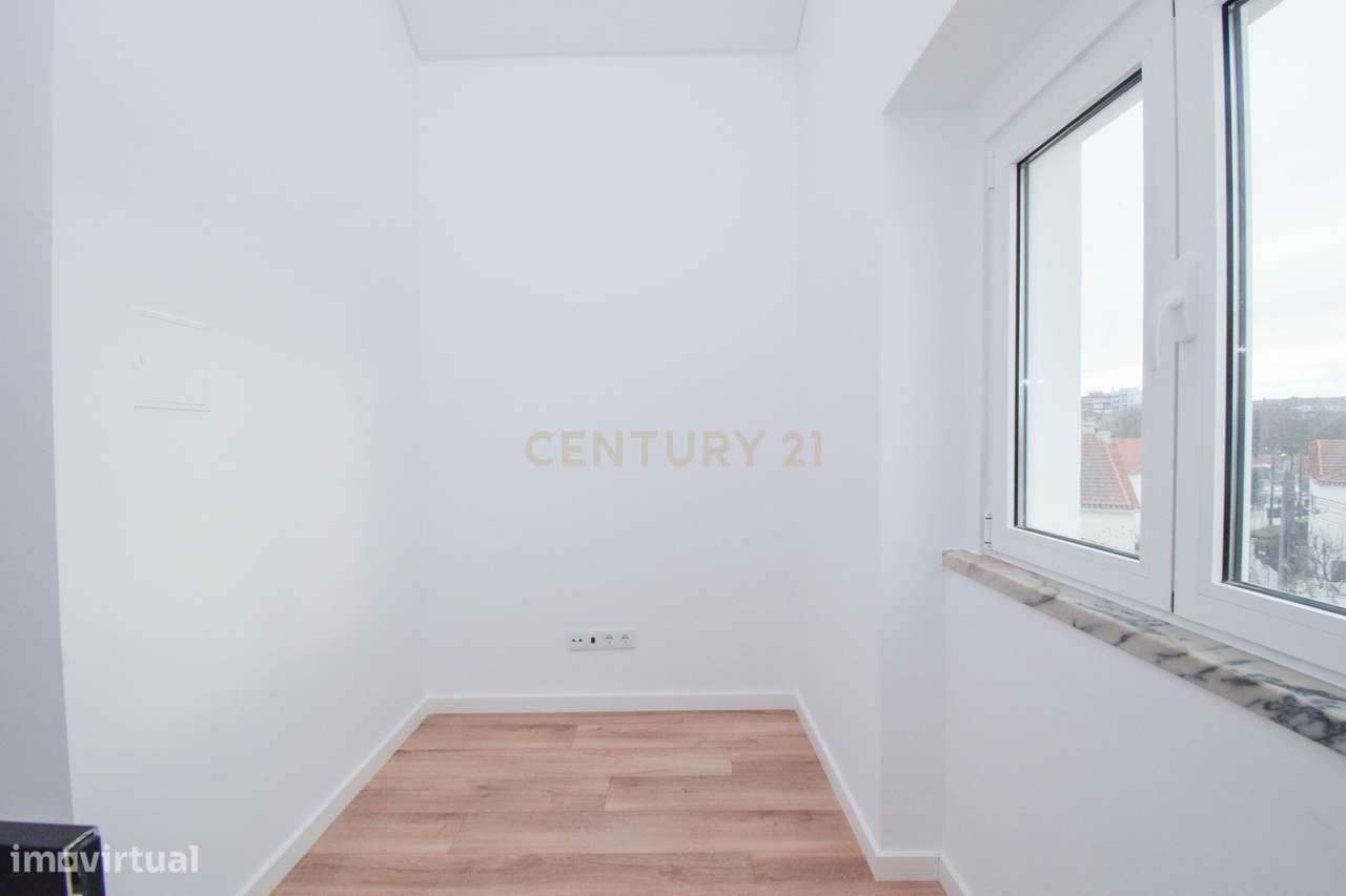 MORADIA T2 com Jardim * Bairro tranquilo em Cova da Piedade Almada-27