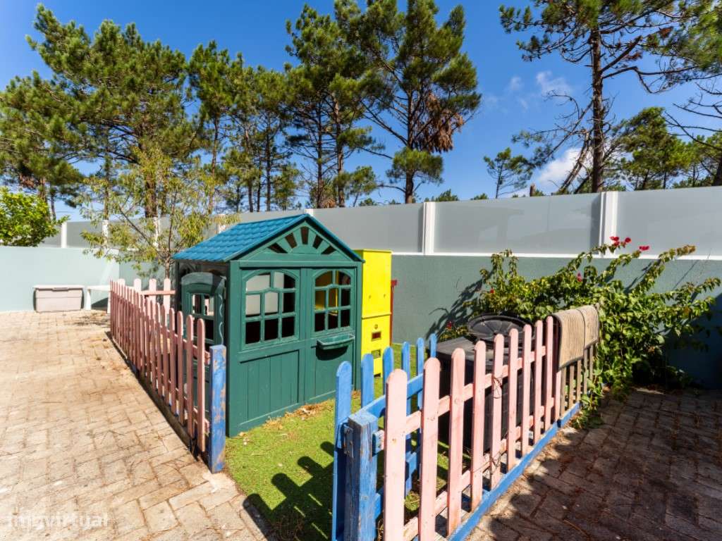 Moradia T3 com piscina e excelente exposição solar na Nazaré-20