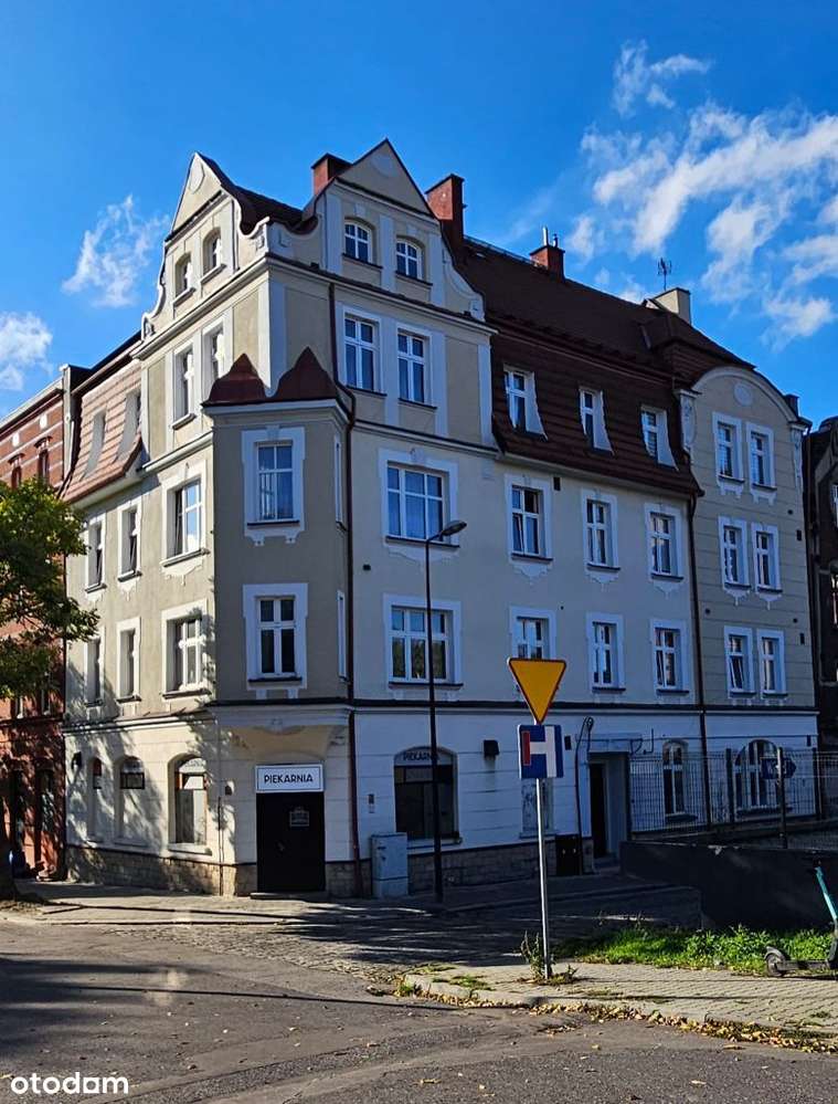 Przestronne klimatyczne mieszkanie - Pełny obrazek: 2/16