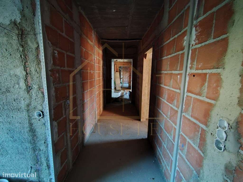 MAGNÍFICO Apartamento T3 com Parqueamento e Arrecadação. Montijo-5