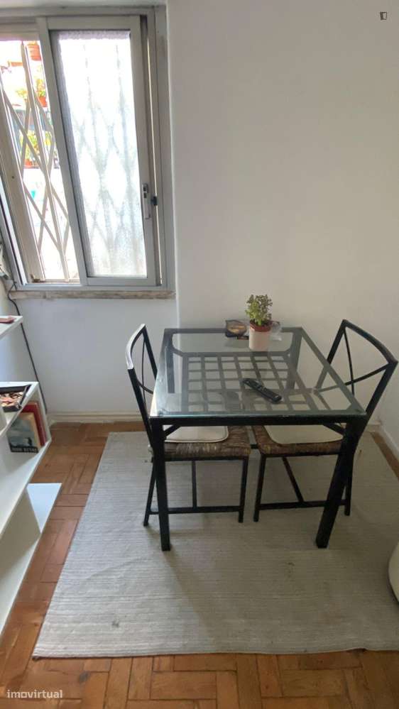 Quarto - localizado em Algés Lisbon - Grande imagem: 3/10