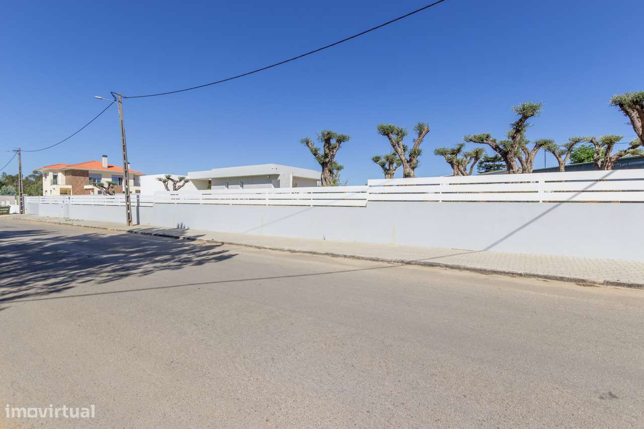 Vila Alegre / Fernão Ferro - Luxuosa moradia térrea T3 lote de 2775 m²-1