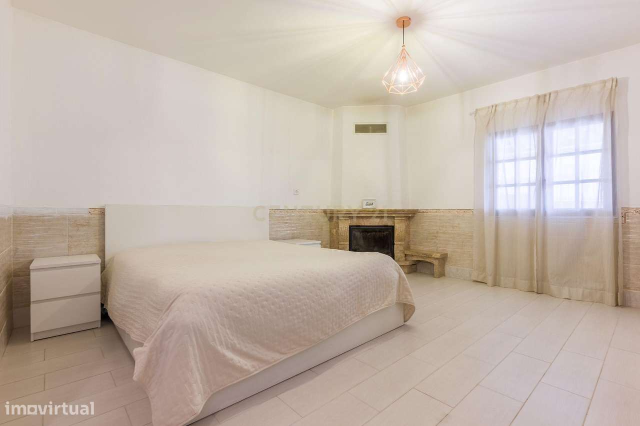 Moradia isolada  de gaveto com  5 assoalhadas num lote de 426 m2 na Qu-14