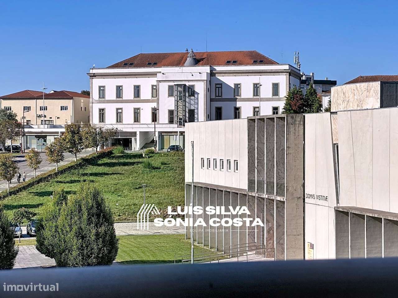 Apartamento T2 Remodelado c/ Varandas, Garagem & Elevador - Centro...-23