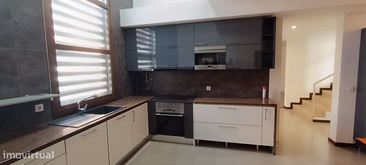 Moradia T4 Isolada na Urbanização do Bonito – Entroncamento-38