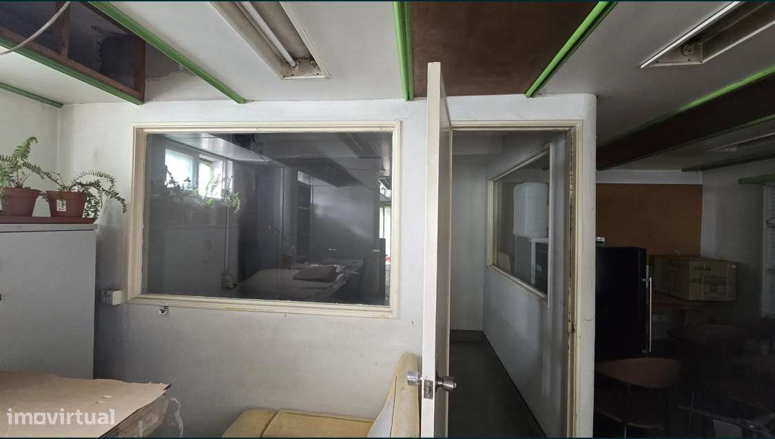 Arrenda se Armazém / loja - Grande imagem: 2/5