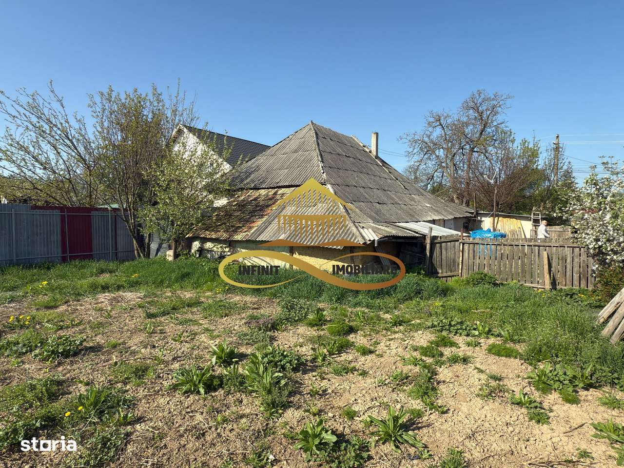 Casa batraneasca cu 1045 mp teren de vanzare in Beresti-Bistrita/Bacau - Imagine principală: 1/20