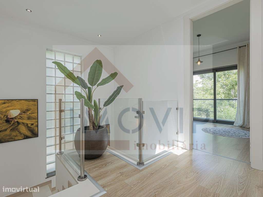 Vende-se moradia T4- Santo António da Charneca-com terraço-11