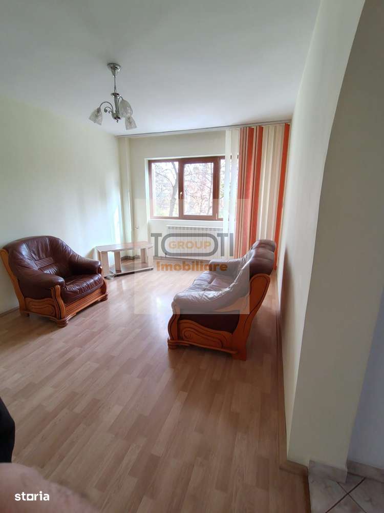 Apartament de vânzare în zona PODU ROȘ cu 3 camere decomandat-1