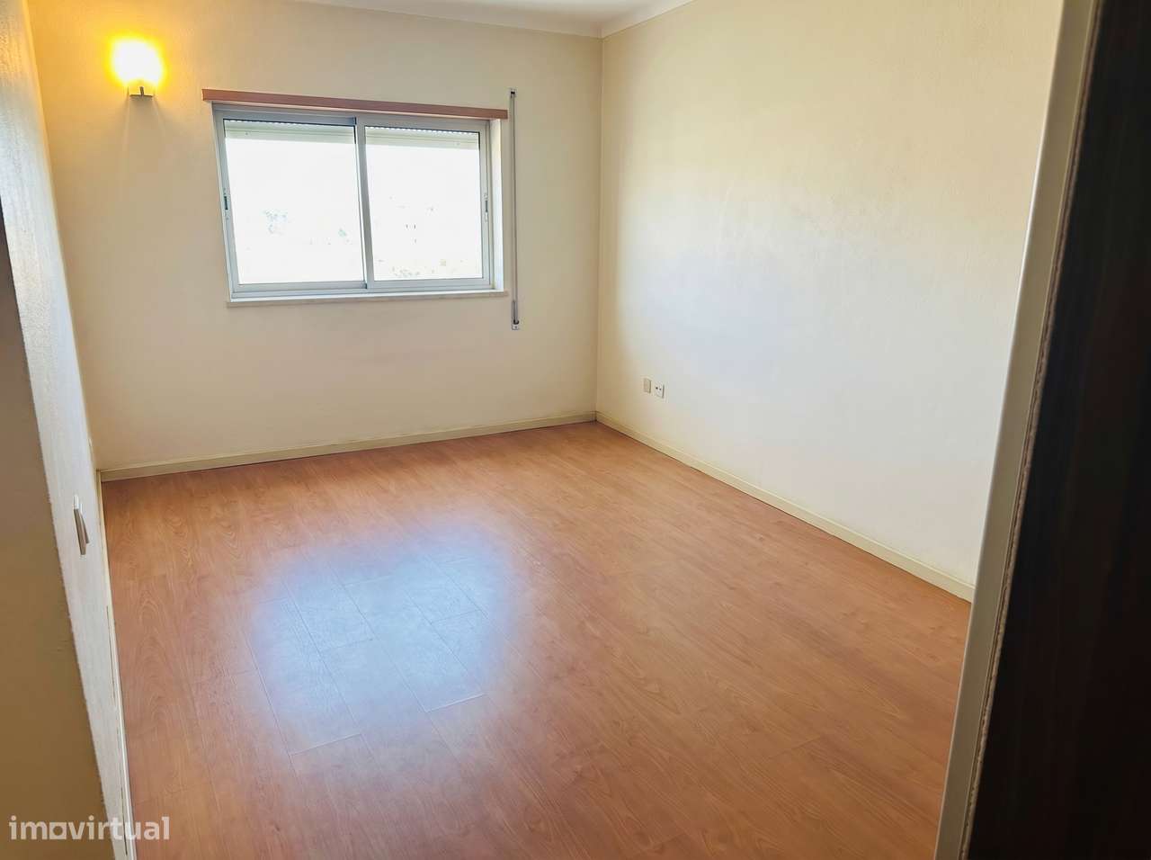 Espaçoso T2+1, mais sótão e lugar garagem no coração de Valongo-9