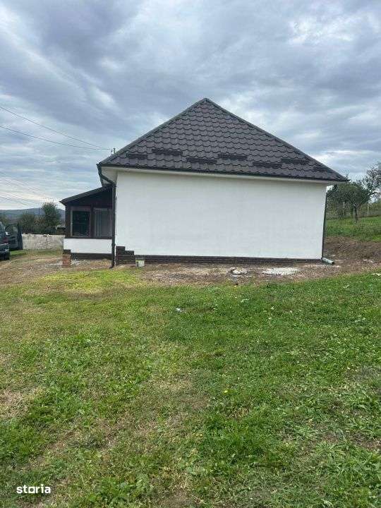 Casa  veche   renovata     pe 1 nivel  comuna  Romanasi-4