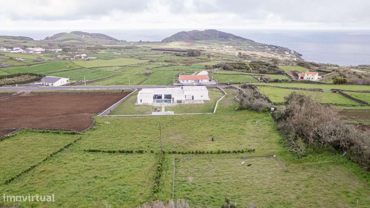 Luxuosa vivenda nova com piscina na Ilha Terceira - Grande imagem: 5/13