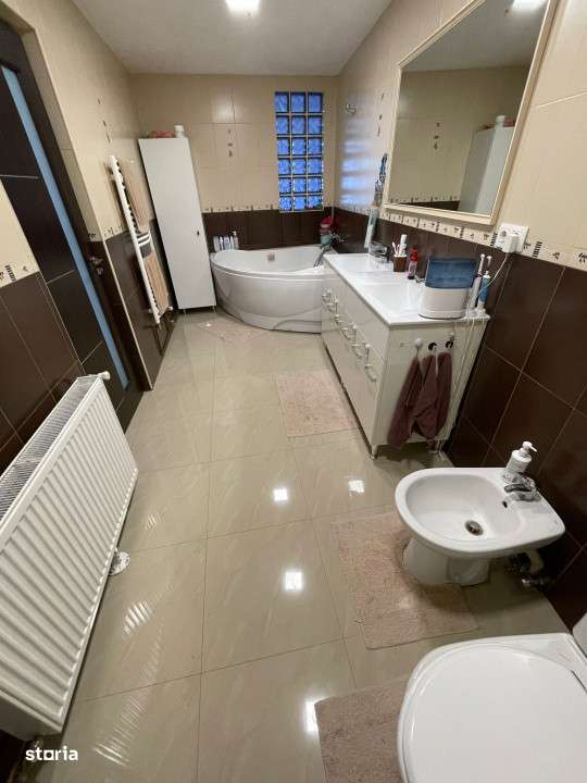 Casa spatioasa, complet mobilata, cu teren generos – Floresti, Praho-14