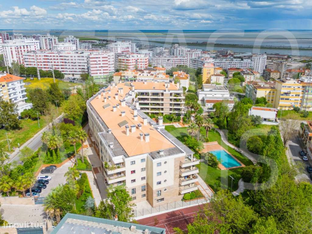 DESLUMBRANTE! Condomínio Privado com porteiro residente, vigilância...-4