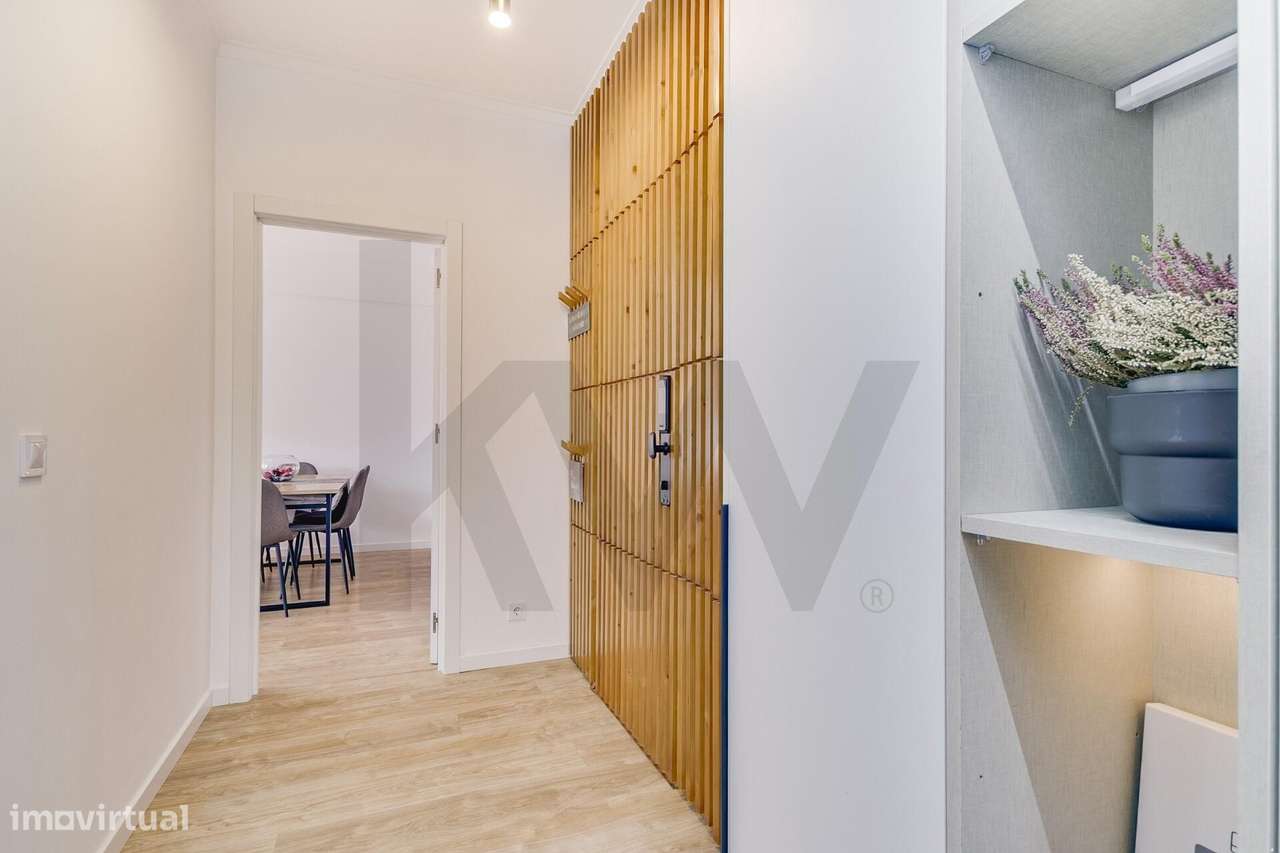 Apartamento T2 totalmente renovado com Suite, Varanda e Arrecadação na-3