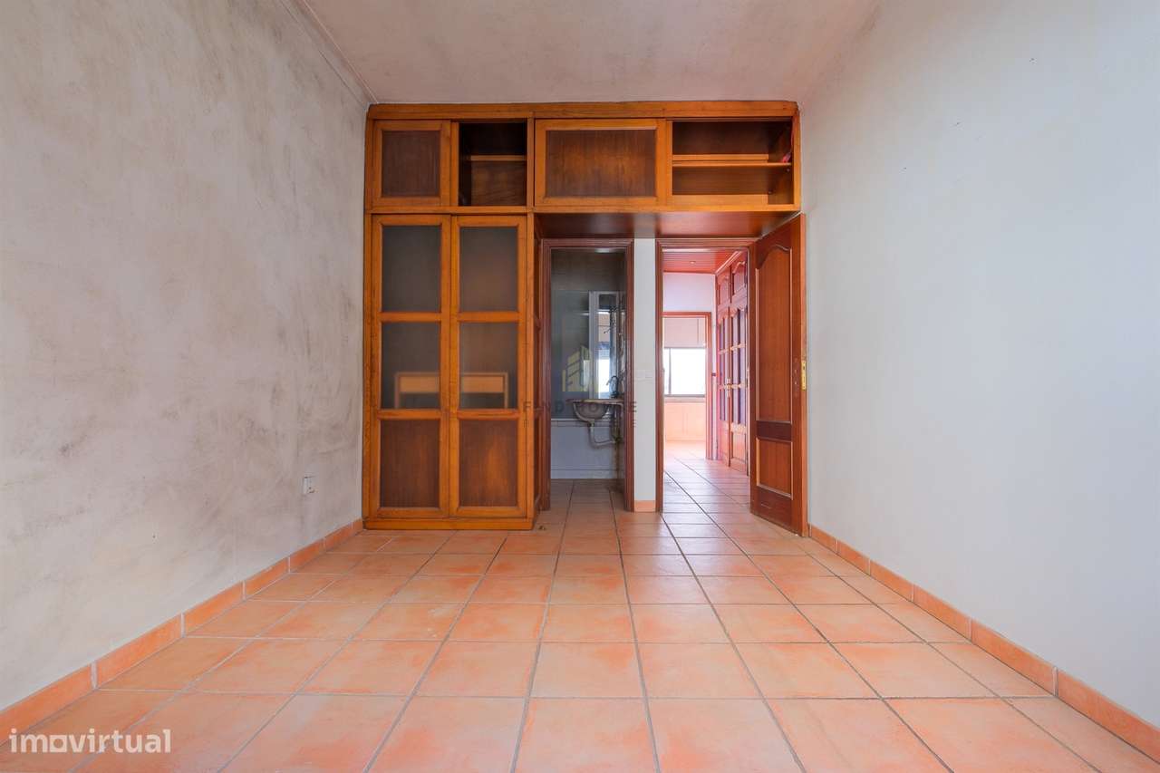 Vende-se Apartamento T3 no centro do Barreiro-12