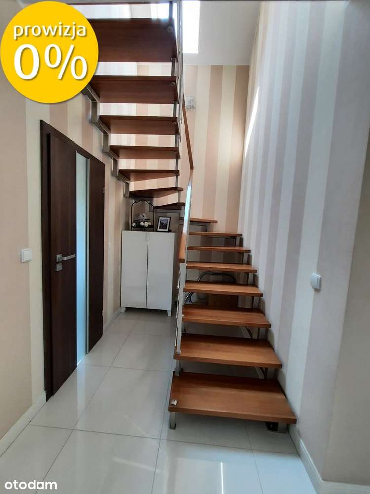 Nowoczesny dom wolnostojący z pięknym ogrodem-11