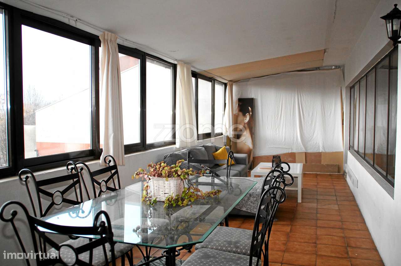 Apartamento T3 de cobertura, com terraço e garagem-2