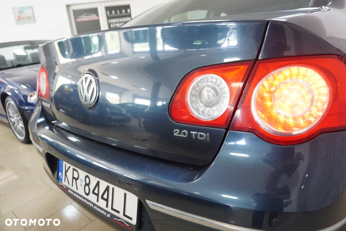 Volkswagen Passat 2.0 TDI DPF Trendline - 8