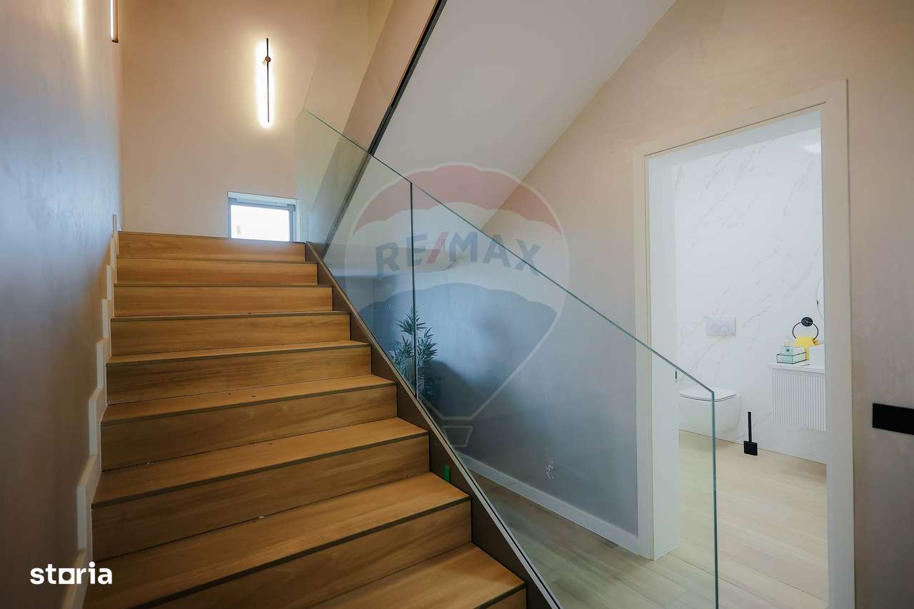 De vânzare Vilă cu 8 camere în Sânmartin, 290 mp util, teren 1100 mp-11